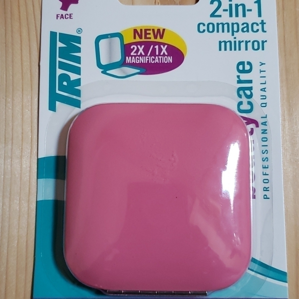𝅺trim 2 in 1 Compact Mirror NWT